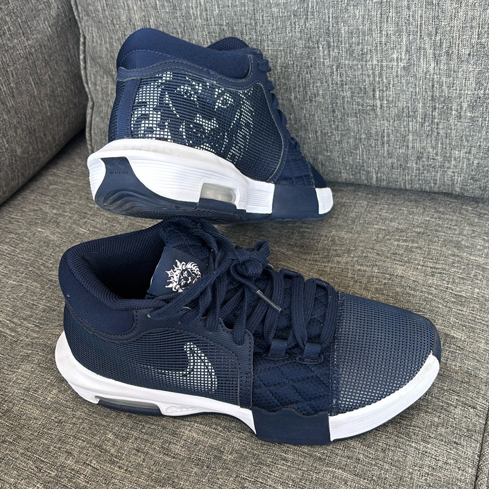 Athletic Nike LeBron witness 8 viii men’s 7 women’s 8.5  navy lightly used
